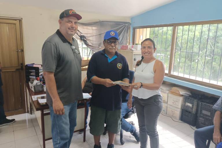 Planilla Azul se registra para contienda por presidencia de Club Muralla