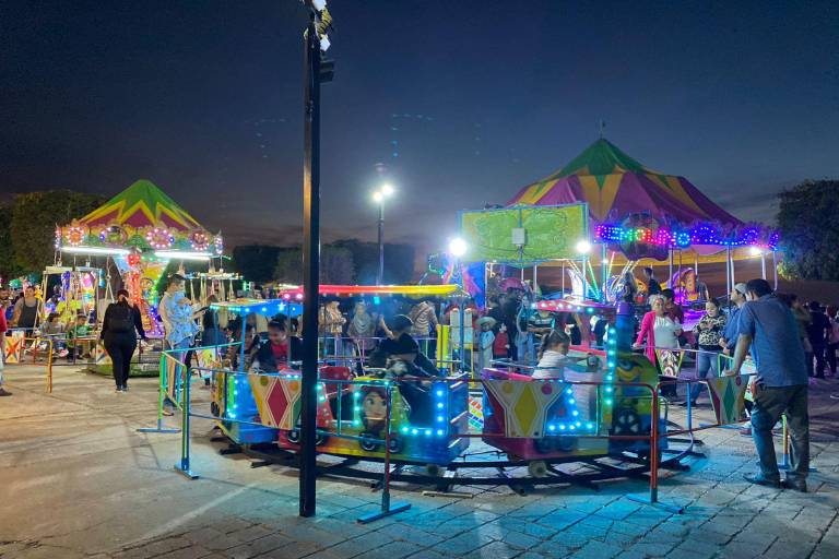 Vuelven juegos mecánicos a La Lomita en festividad del Día de la Virgen