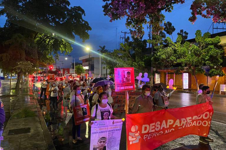 Sabuesos Guerreras marchan por las personas desparecidas en Sinaloa