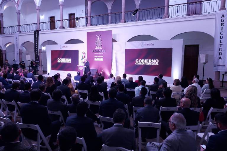 Estrada Ferreiro no acude a la presentación del Plan Estatal de Desarrollo de Rocha Moya