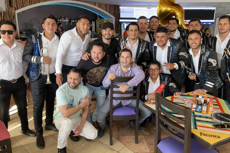 Celebra Pancho Barraza tres décadas de trayectoria con grabación de 30 duetos