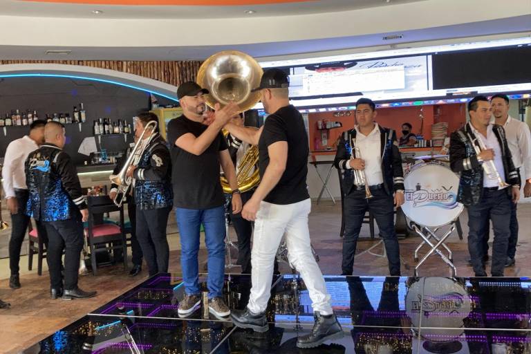 Celebra Pancho Barraza tres décadas de trayectoria con grabación de 30 duetos