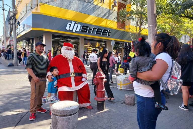 Santa Clos recolecta las últimas cartas en Culiacán antes de Navidad