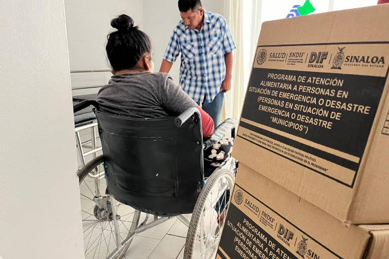 Entrega DIF Escuinapa despensas a familiares de lesionados en accidente