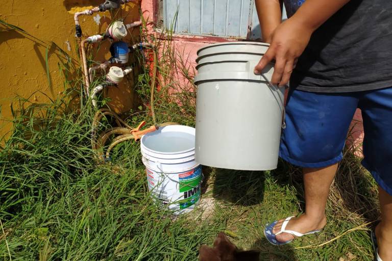 Prevalece desabasto de agua en varias colonias de Mazatlán y en otras llega con baja presión