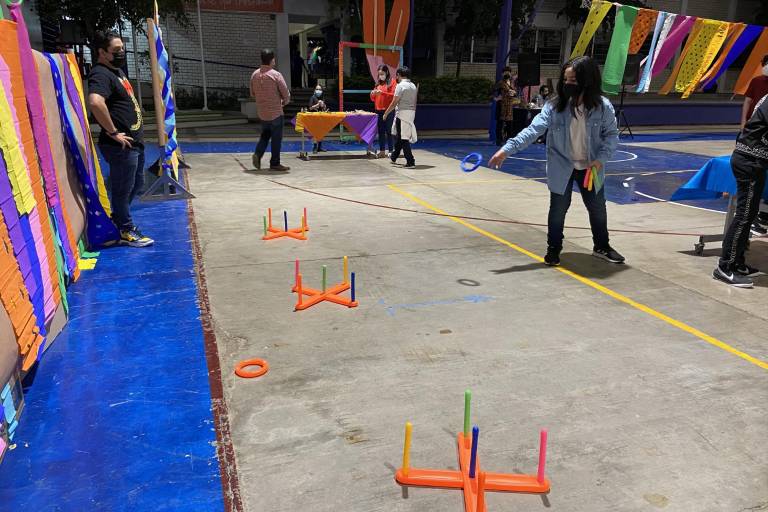 Conviven en la fiesta mexicana