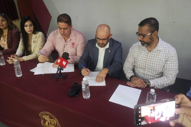 Firma la UAdeO convenio de colaboración con Contadores Públicos