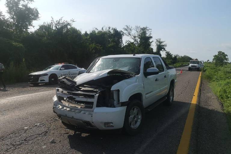 Choque en la Culiacán-Mazatlán deja daños materiales a la altura de Elota