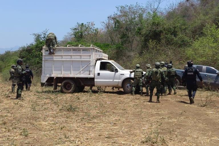 Aseguran 5 vehículos y precursores químicos en Culiacán