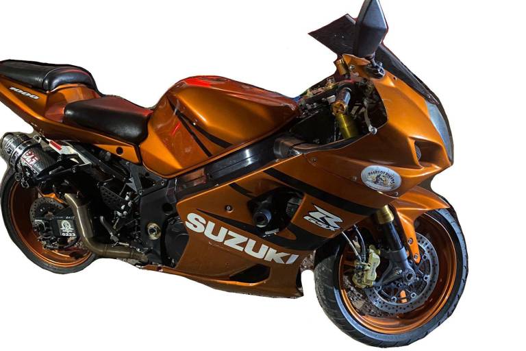 Policía de Mazatlán arresta a hombre en moto robada