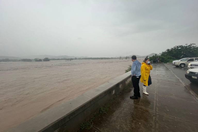 Se realizan nuevas evacuaciones por creciente del río Baluarte en Rosario