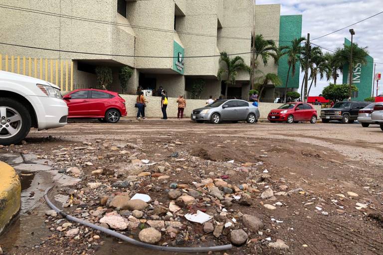 Precipitaciones dejaron mucha basura en Culiacán; se prevé posible formación de ciclón en los próximos días, alerta Protección Civil