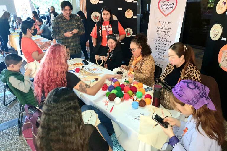 Invitan a participar en la exposición Empodérate mujer