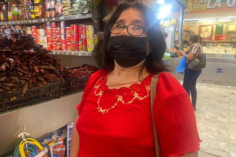 La despensa que antes compraba con $300 ahora la hago con $500, lamenta Rosa María en mercado de Culiacán