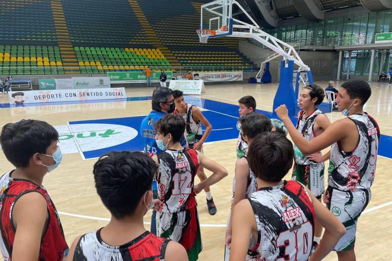 Sinaloenses destacan en Festival de Baloncesto, en Colombia