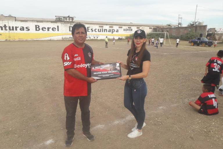 ¡A lo Atlas! Inauguran en Escuinapa torneo en honor al ‘Pistache’ Torres
