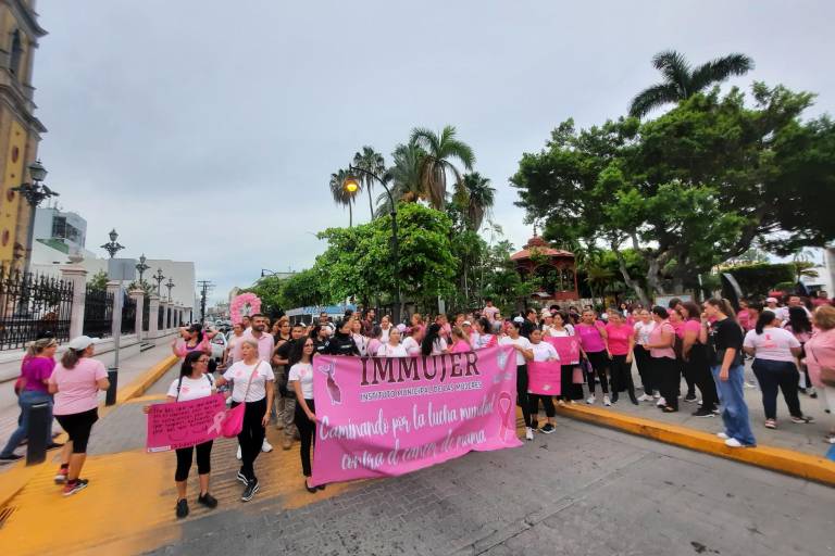 Marchan en Mazatlán en pro a la prevención al cáncer de mama