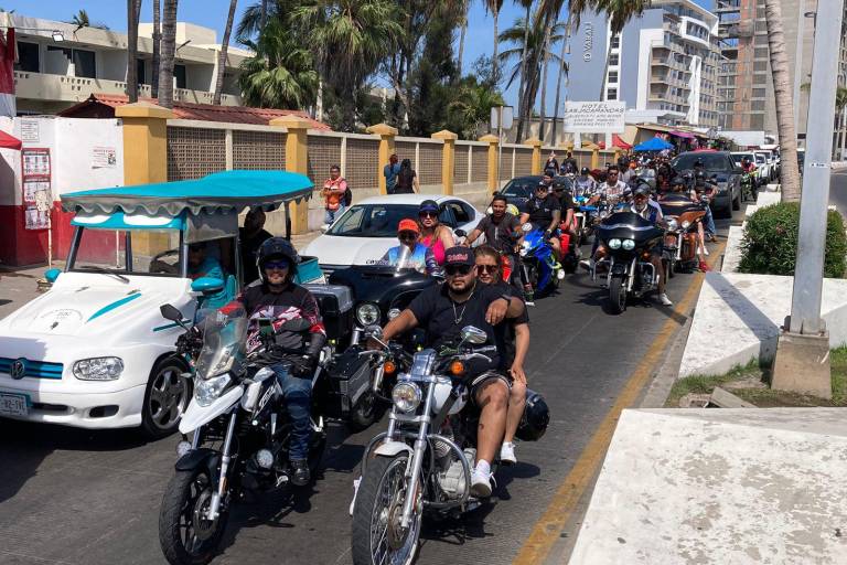Son ya centenares de motociclistas los que transitan por el Malecón previo a desfile de Semana de la Moto