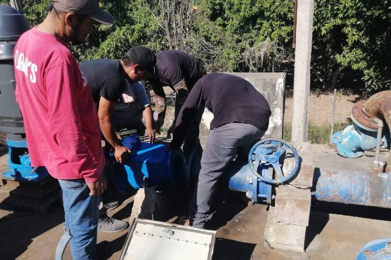 Empresa que recibió recursos ‘extra’ del Gobierno de Rocha, tiene sin agua a Escuinapa por fuga en acueducto