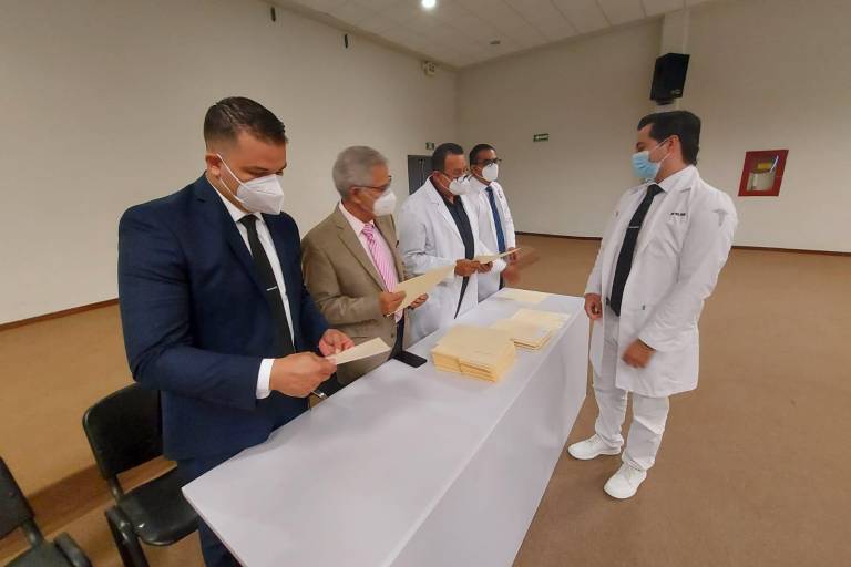 Se gradúa una nueva generación de médicos internos del HGC