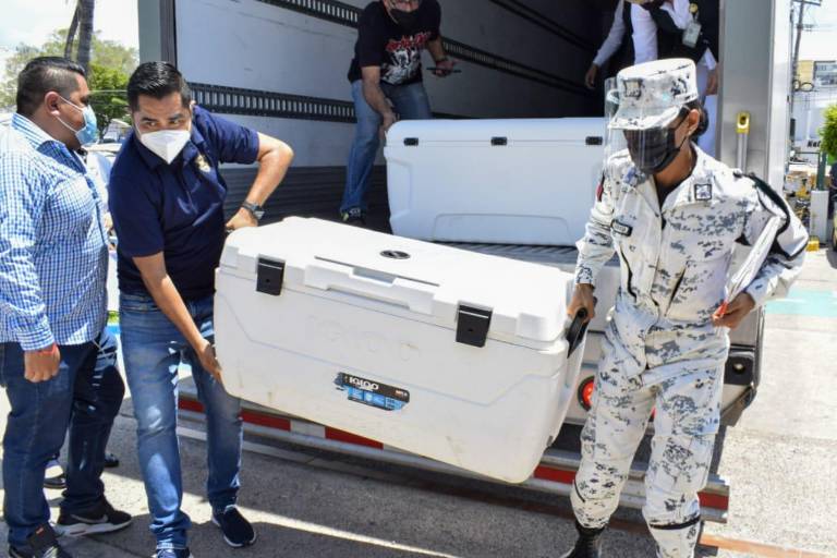 Sinaloa recibe 73 mil 100 dosis de vacuna AstraZeneca contra el Covid