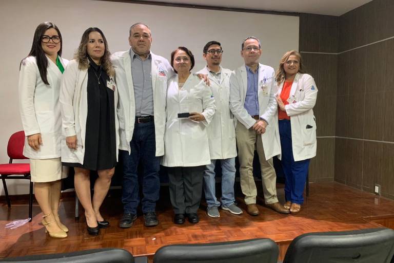 Reconocen la investigación científica de dos profesionales del Hospital General de Culiacán