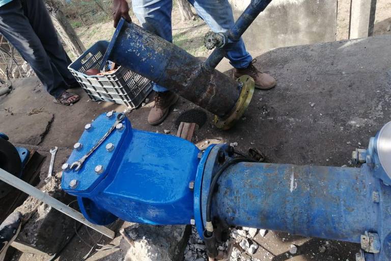 Colocados los equipos, esperan en Escuinapa tener suministro de agua potable este viernes