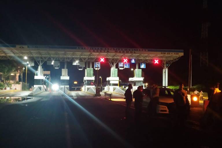 Vuelven a cerrar autopista a Culiacán; la reabrirían hasta el martes