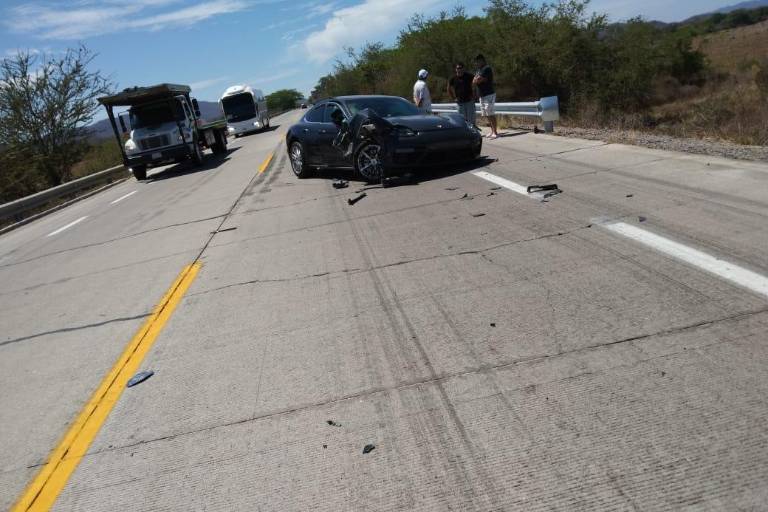 Sufre volcadura Pancho Barraza en carretera Tepic-Mazatlán; sale ileso