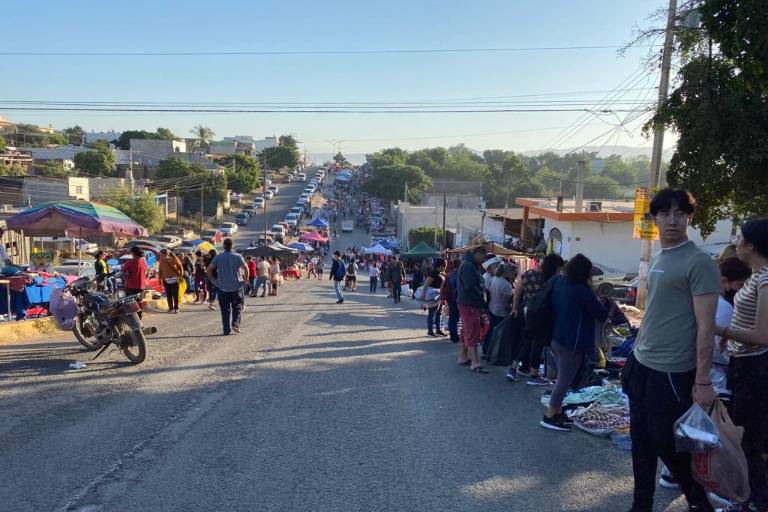 Con lleno total, tianguis Los Huizaches vuelve a la normalidad