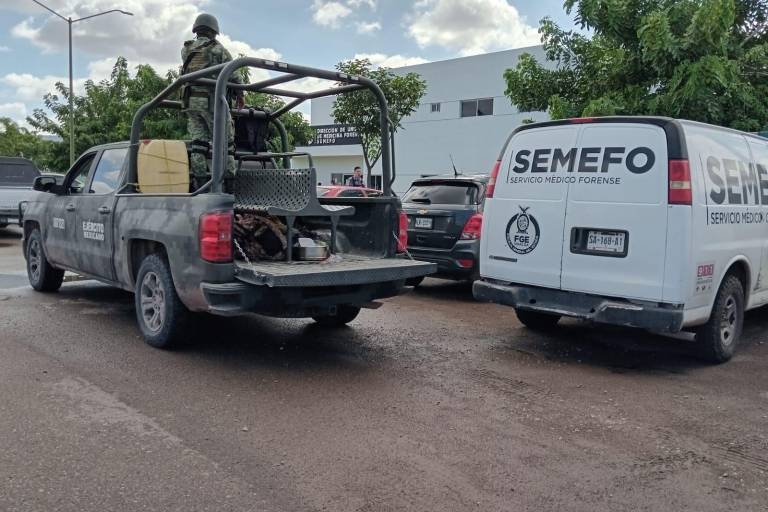 Arriban al Semefo de Culiacán cuerpos de militares fallecidos en desplome de helicóptero
