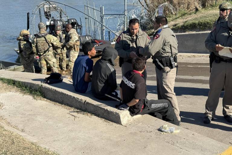 Juez extiende orden que prohíbe a Texas detener inmigrantes bajo la ley SB4