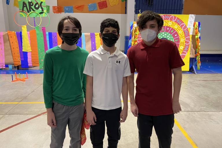 Conviven en la fiesta mexicana