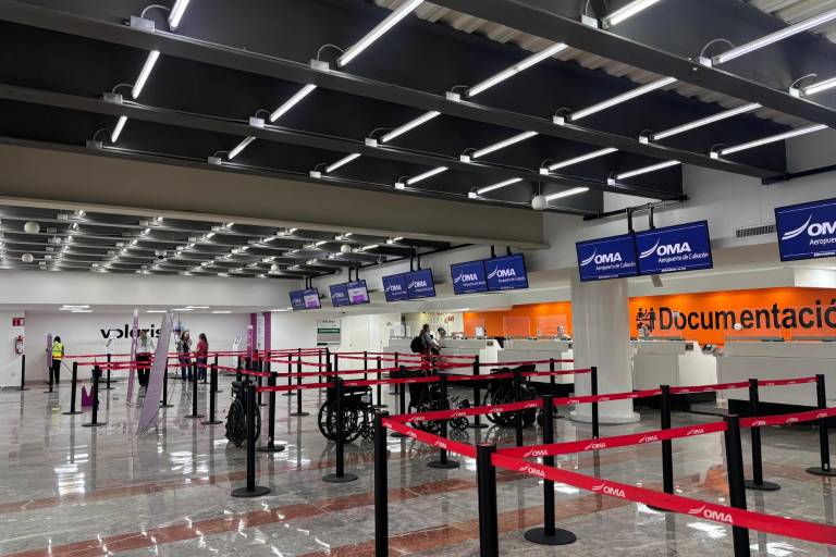Tras horas del fallo informático, algunos viajeros permanecieron varados en el Aeropuerto de Culiacán