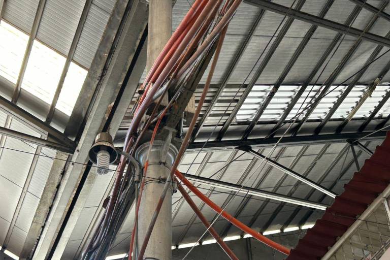 Prevén locatarios pronto inicio en modernización eléctrica del Mercado Pino Suárez