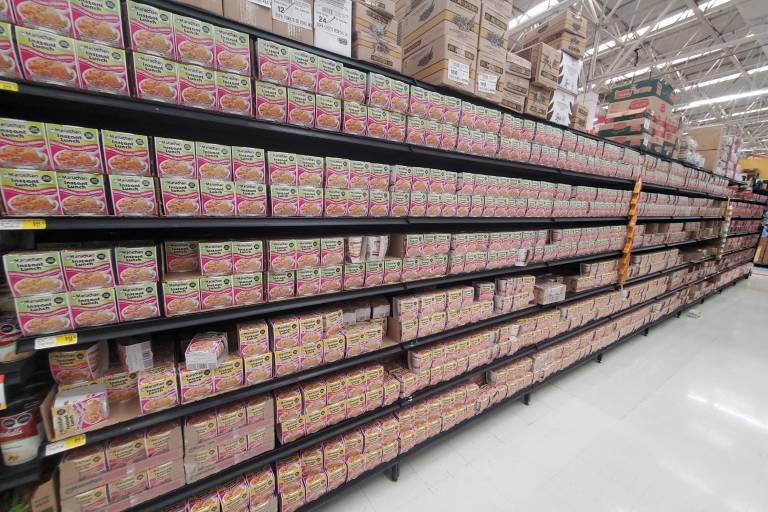 Ante anuncio de Profeco de retirar del mercado las sopas instantáneas, supermercados de Mazatlán llenan sus anaqueles