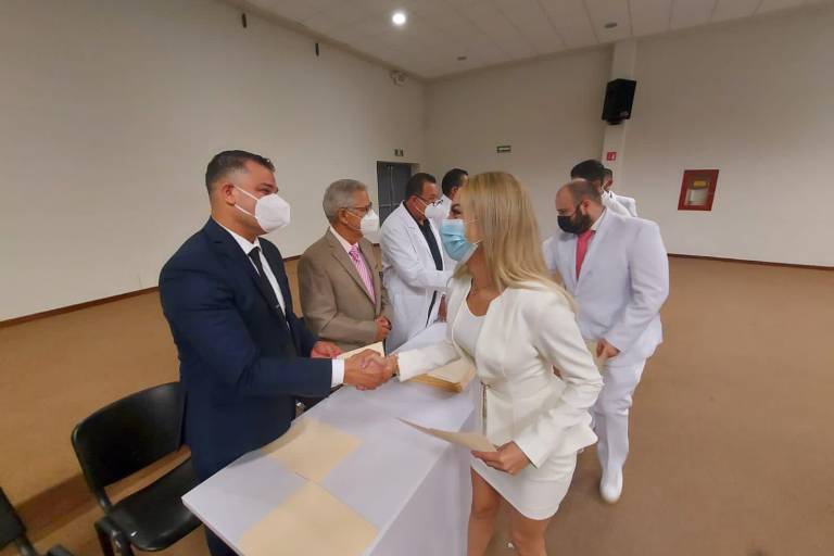 Se gradúa una nueva generación de médicos internos del HGC