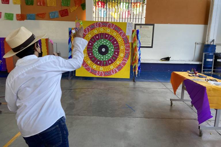 Conviven en la fiesta mexicana