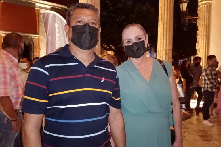 Disfrutan de la puesta en escena D’Mente, con el actor Ari Telch