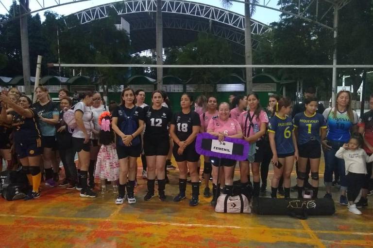 Homenajean a Guadalupe Viña en inauguración de Liga de Voleibol CCC