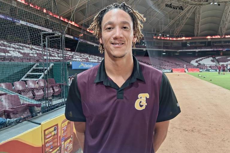 Spencer Bivens sostiene su primera práctica con Tomateros