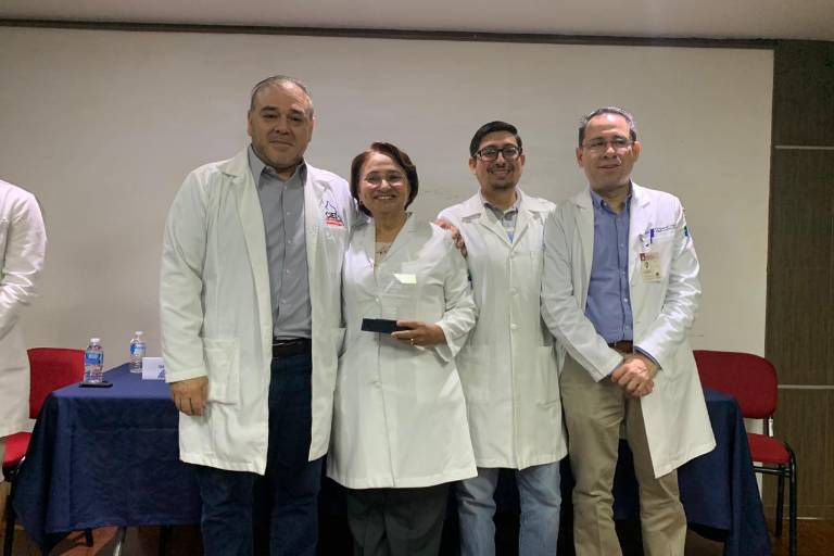 Reconocen la investigación científica de dos profesionales del Hospital General de Culiacán