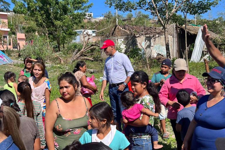 Entregan en Acaponeta, Nayarit, víveres donados por escuinapenses para damnificados por el huracán Roslyn