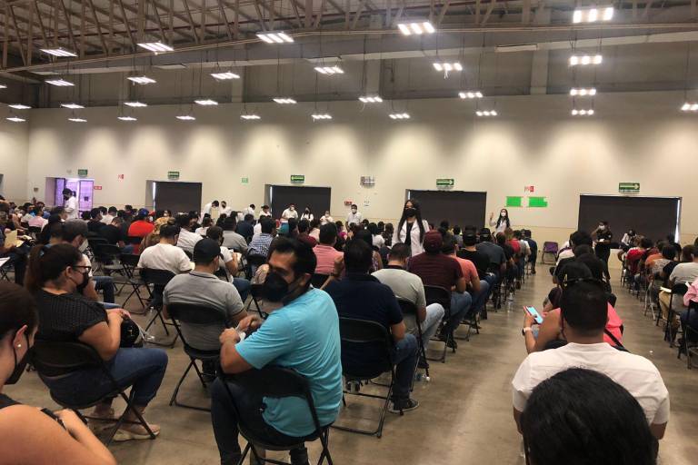 Jóvenes de 30 a 39 años acuden a vacunarse por segundo día en Culiacán