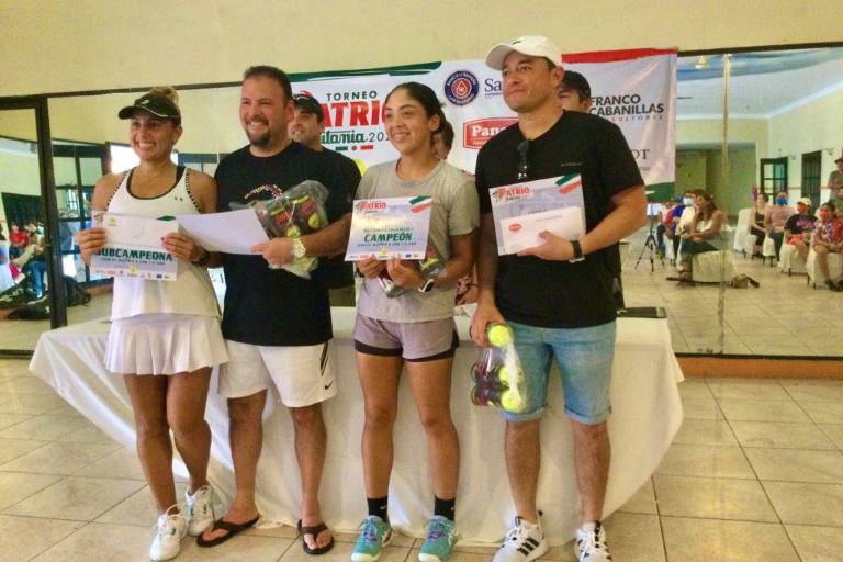Premia a ganadores del Torneo de Tenis Patrio