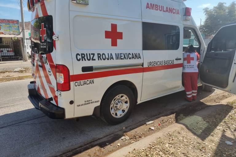 Choque en Culiacán deja dos jóvenes hospitalizados; huye el responsable
