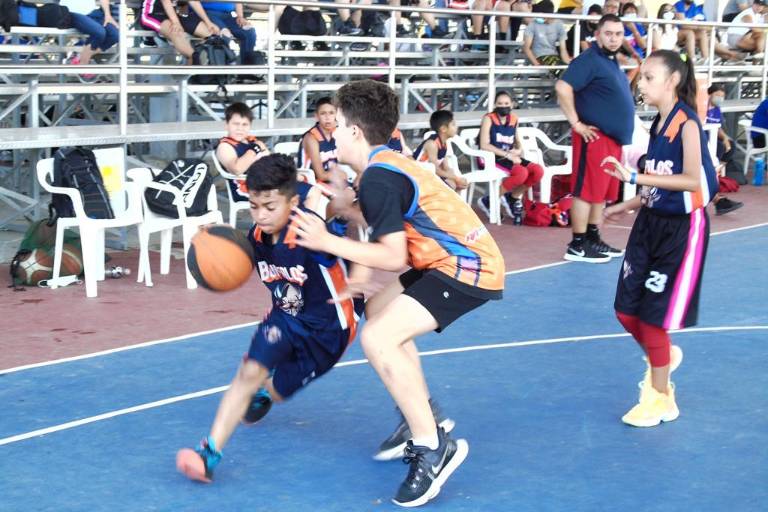 Toros debuta con pie derecho en Copa Mazatlán-Venados de Basquetbol