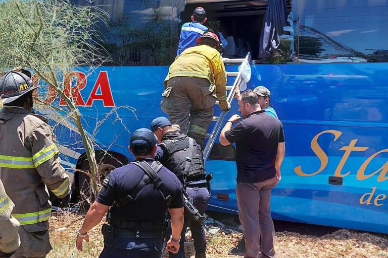 Autobús choca en El Burrión, Guasave; reportan más de 10 lesionados