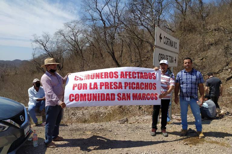 AMLO llega a la Presa Picachos, donde comuneros de San Marcos le piden se les paguen sus terrenos