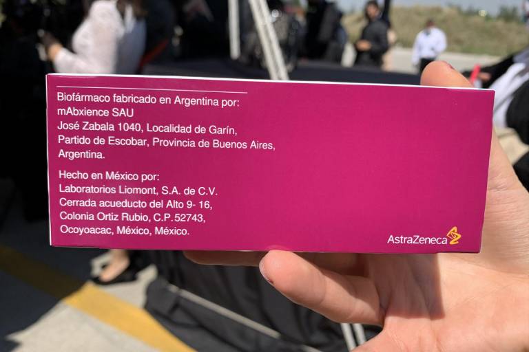 Listas, vacunas de AstraZeneca contra el Covid-19 envasadas en México